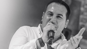 BREAKING | Cântărețul Florin Decuseară a murit, la doar 46 de ani, după ce a căzut de la 10 metri înălțime