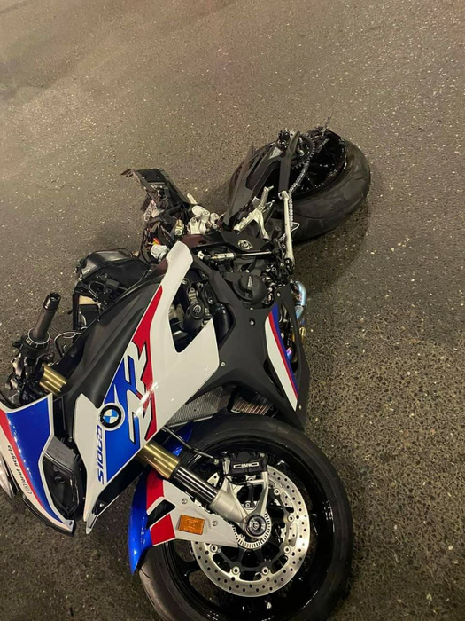 Accident grav în Piața Constituției, din Capitală! Un motociclist a intrat în plin într-un autoturism