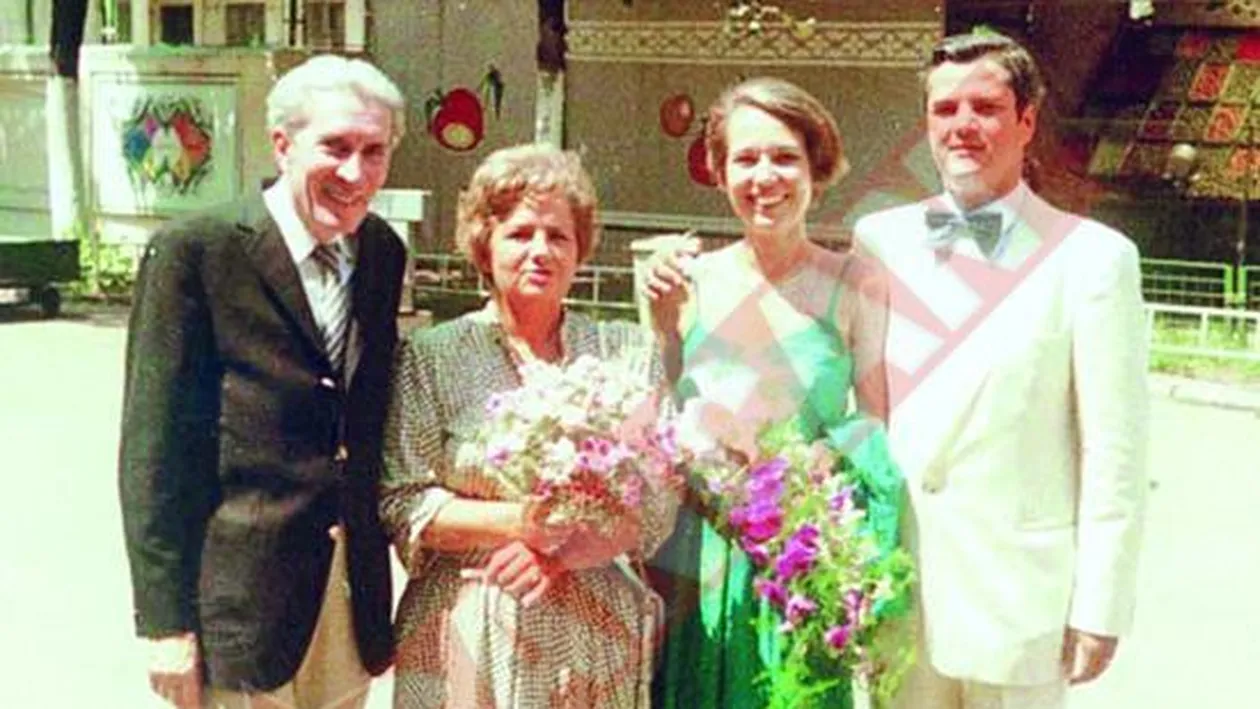 Nastase dezminte ca divorteaza de doamna Dana