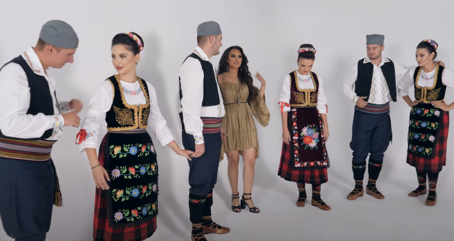 Simona Ruscu lansează un nou proiect muzical! Mesajul artistei: ”Viața e pe primul loc!” VIDEO