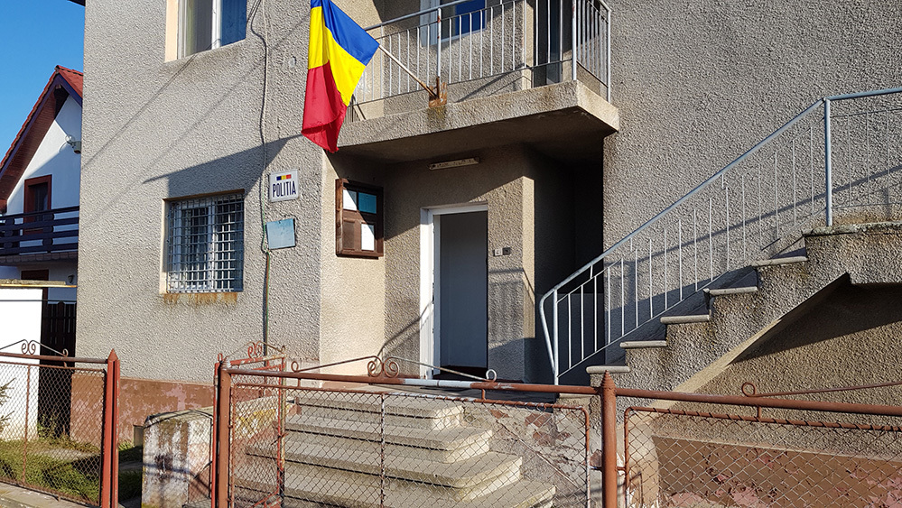 Şi-a legat copiii cu fire de curent de la priză, pentru a-şi şantaja consoarta fugită de acasă! A filmat totul şi a trimis imaginile femeii care s-a îngrozit