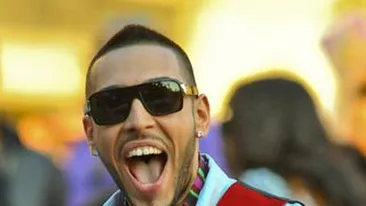 Alex Velea, prea ocupat ca sa dea un telefon? L-a felicitat pe Smiley pe Facebook!