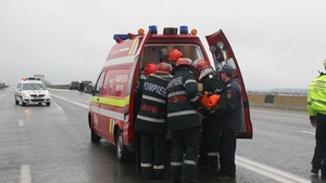 Accident grav pe DN2. Au intervenit şapte ambulanţe. Două dintre victime sunt copii
