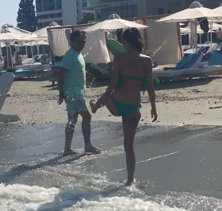 Bogdan şi Diana s-au jucat în apă ca doi copii