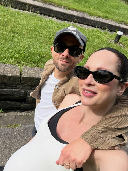 Soția actorului Jack P. Shepherd, Hanni, a născut o fetiță. Sursa foto: Instagram