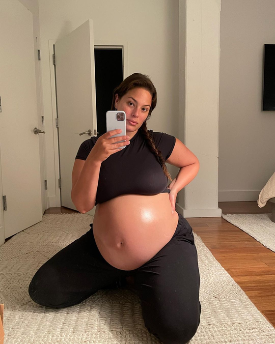 Bucurie mare pentru Ashley Graham! Şatena este însărcinată cu gemeni