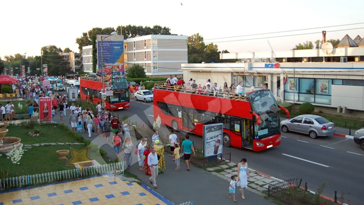 Primarul orasului Mangalia a dat startul distractiei cu un pistol de plastic