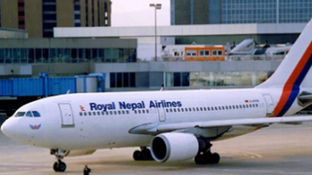 Soarecele mic saboteaza avionul mare! O rozatoare a blocat ditamai avionul pe un aeroport din China!