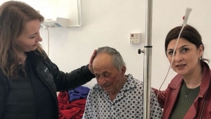 Câți bani s-au strâns pentru bătrânul bătut de doi tineri în Brașov! Sute de oameni au sărit în ajutorul lui