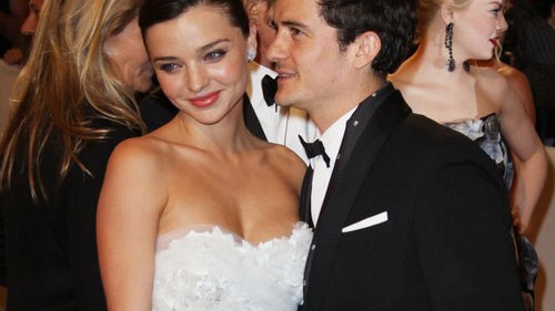 Top modelul Miranda Kerr, implicată într-un accident de circulaţie la Los Angeles: "A fost lovită din spate"