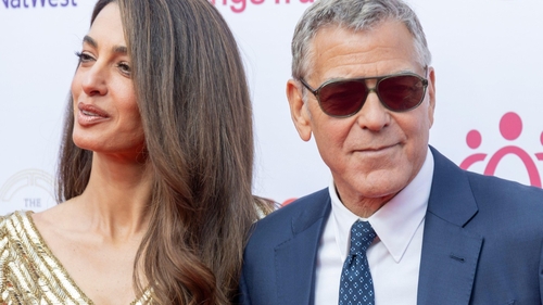 George și Amal Clooney, evacuați de urgență din casa lor din Franța din cauza incendiilor de vegetație