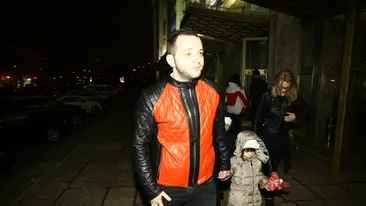 Are trei fete si tot el este cel care primeste cadourile de Martisor....si nu numai! Vezi despre cine este vorba!