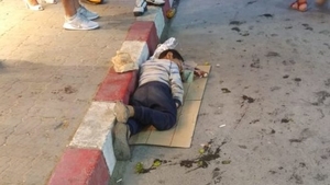Situație alarmantă la Costinești. Copii obosiți și înfometați sunt obligați să cerșească fără întrerupere