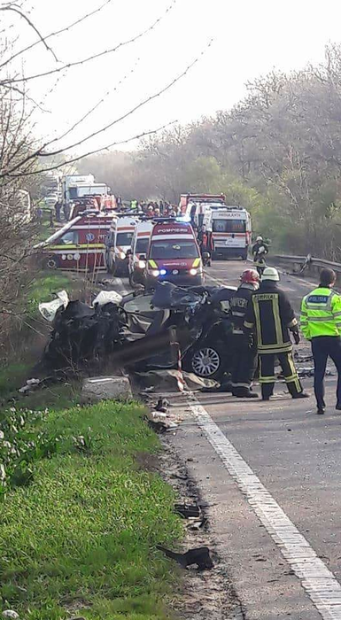 VIDEO. Accident grav în Teleorman! Un autoturism și un microbuz s-au ciocnit frontal: 12 victime. A fost activat planul roșu de intervenție