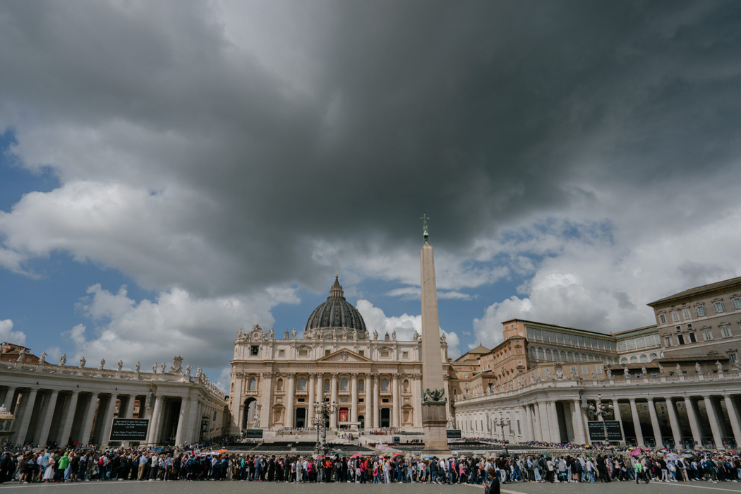 Omagiu pentru Papa Francisc la Bazilica Sfântul Petru/ Sursa foto: Inquam Photos / Andrei Pungovschi