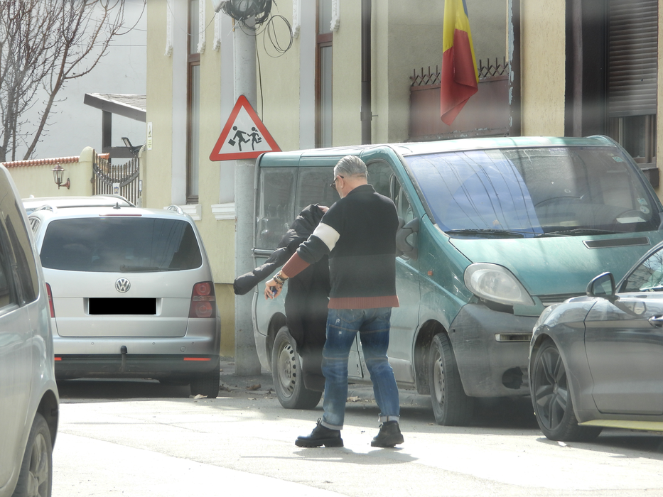 Serghei merge la întâlnire