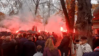 Emeric Ienei, condus pe ultimul drum printre torțe. Imagini emoționante de la ceremonie