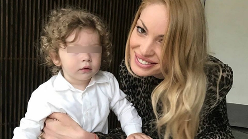 Fiul VALENTINEI PELINEL şi-a găsit prima ‘’iubită‘’! Cum l-a fotografiat blonda pe MILAN