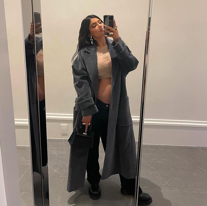 Kylie Jenner s-a pozat cu burtica de gravidă la vedere. Vedeta este la a doua sarcină și arată impecabil