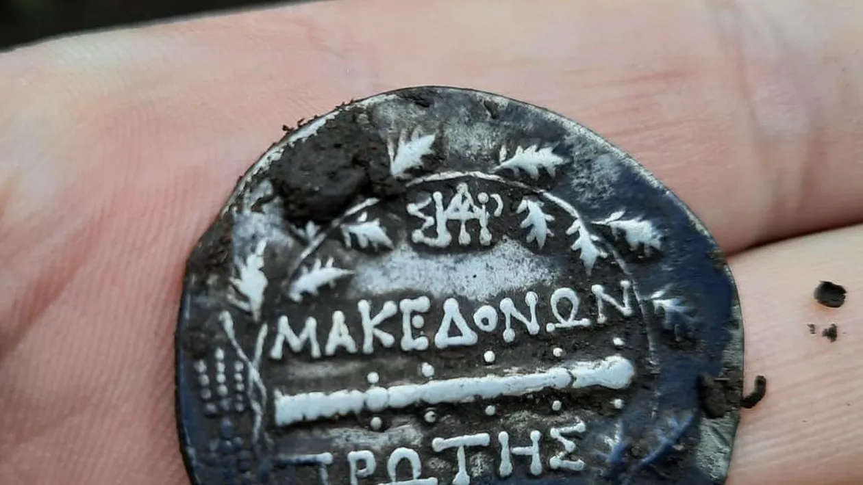 68 de monede antice au fost descoperite de un fost poliţist. Ce se va întâmpla cu vestigiile arheologice
