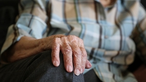 O badantă româncă, dată afară din casa italienilor unde lucra. Ireal ce a putut să le facă unor bătrâni