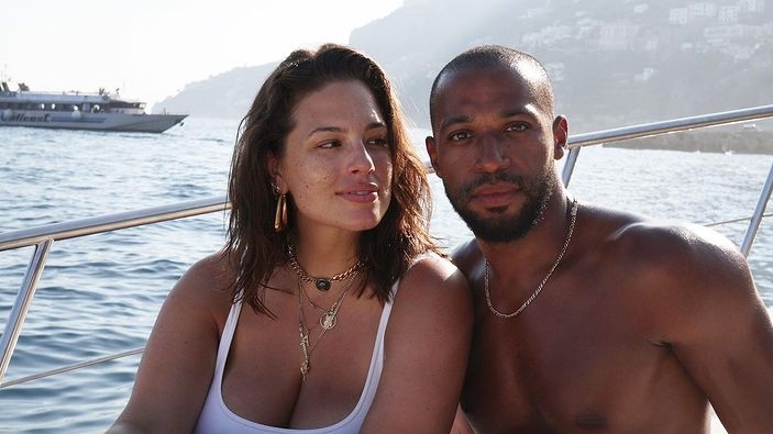 Bucurie mare pentru Ashley Graham! Şatena este însărcinată cu gemeni