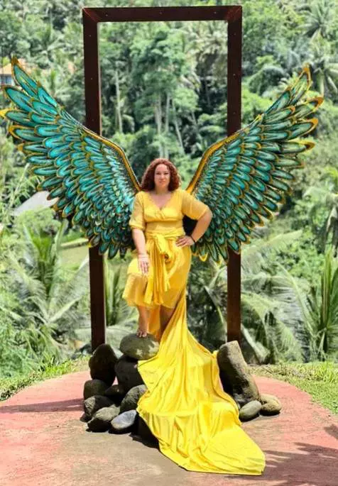 Vali Vijelie și-a dus ”mama la copii” în vacanță în Bali. Carmen Rusu, în ipostaze inedite