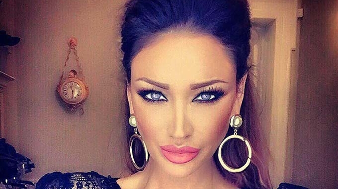 Ai văzut-o cu părul blond, roşcat, verde, dar... cum arată BIANCA DRĂGUŞANU brunetă! Fanii au reacţionat imediat! "Parcă te-ai..."