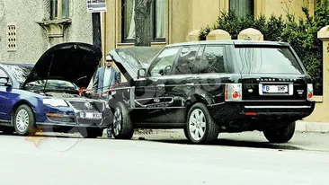 Doi barbati saritori au rezolvat problema fostei sotii a lui Ilie Dumitrescu: Au curentat-o pe Letitia in fata portii