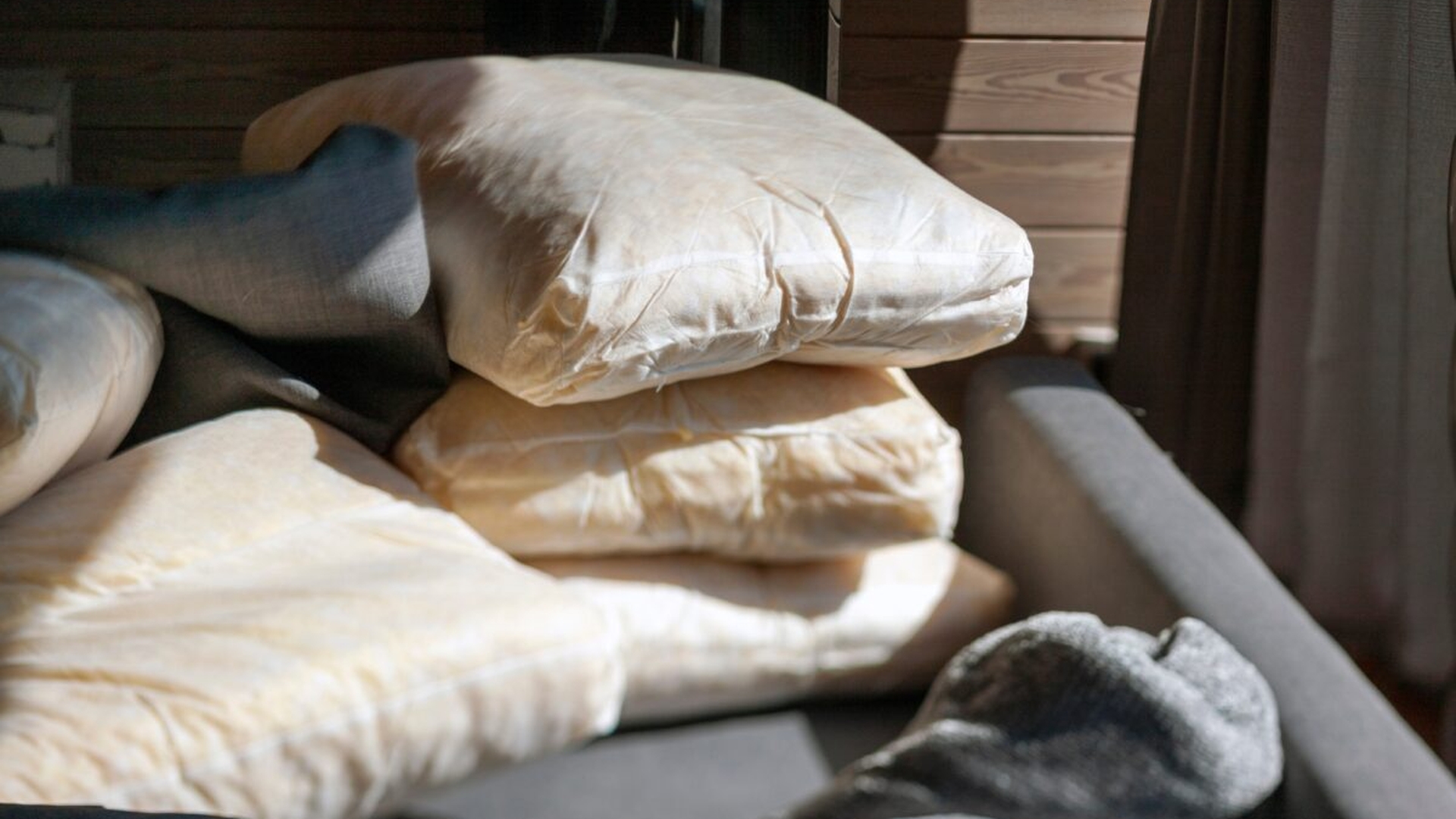 7 moduri surprinzătoare de a reutiliza fețele de pernă vechi. Trucurile experților în organizare
