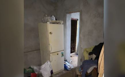 Noi imagini din interiorul casei unde au fost arse tinerele din Caracal. Gheorghe Dincă trăia printre gunoaie