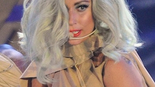 Lady Gaga sau Marilyn Monroe i-a cantat fostului presedinte Clinton?