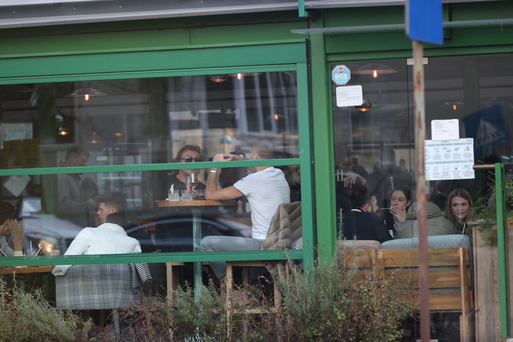 Cristian Boureanu a pus țara la cale, alături de un prieten, la un restaurant din Capitală