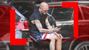 Cătălin Bordea a “lichidat” premiul de la America Express, iar acum… Singur… atât de singur! Cum l-am filmat pe celebrul comediant
