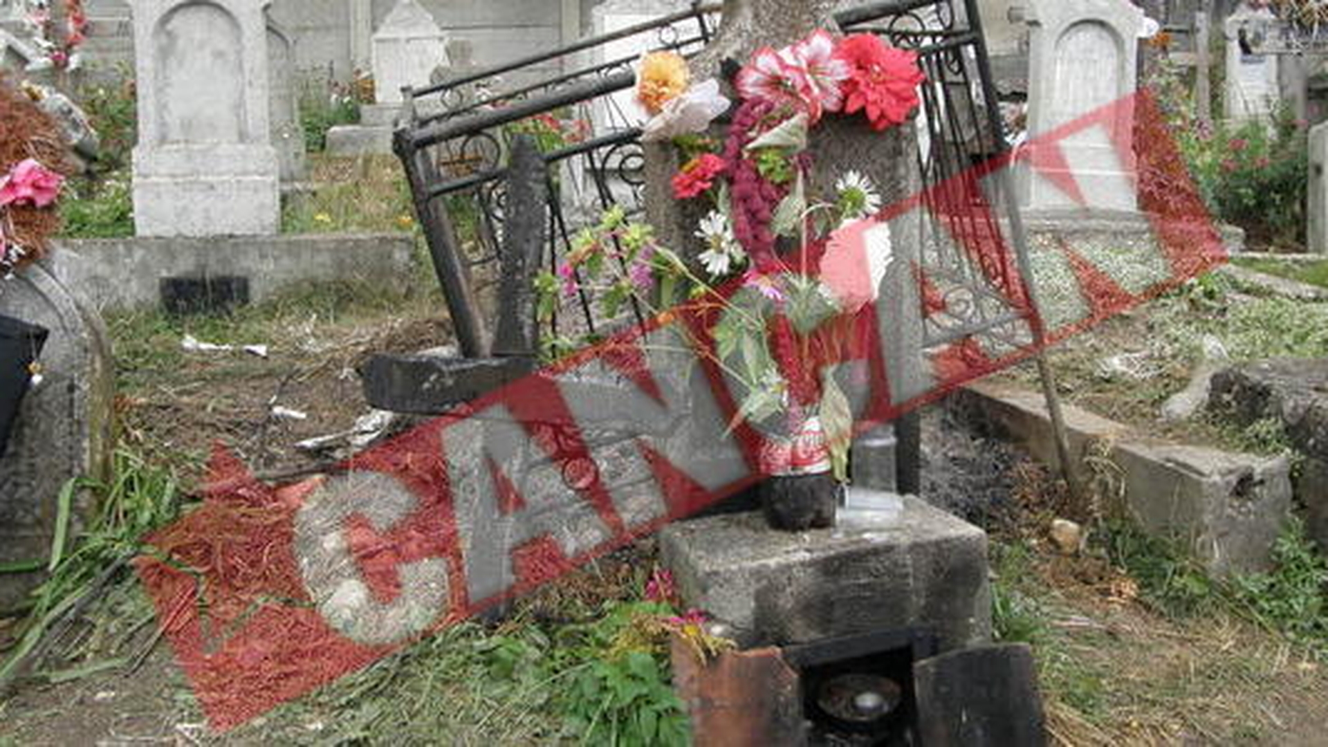 Mormantul uneia dintre victimele "Macelarului" din Brasov, profanat