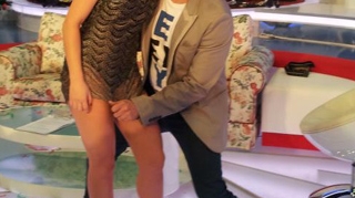 Maruta este "fustangiu"! Uite cum trage de rochia prea scurta a Corinei!
