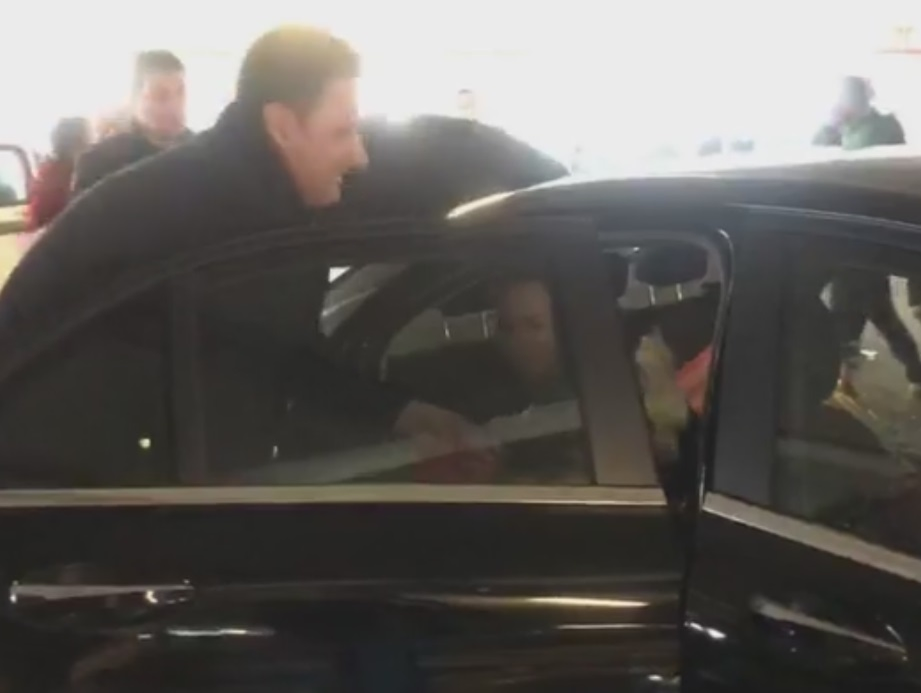 Gest sfâşietor făcut de Simona Halep pe aeroport! Extenuată şi dezamăgită după înfrângerea de la Australian Open, tenismena a clacat şi a făcut praf visul unui copil