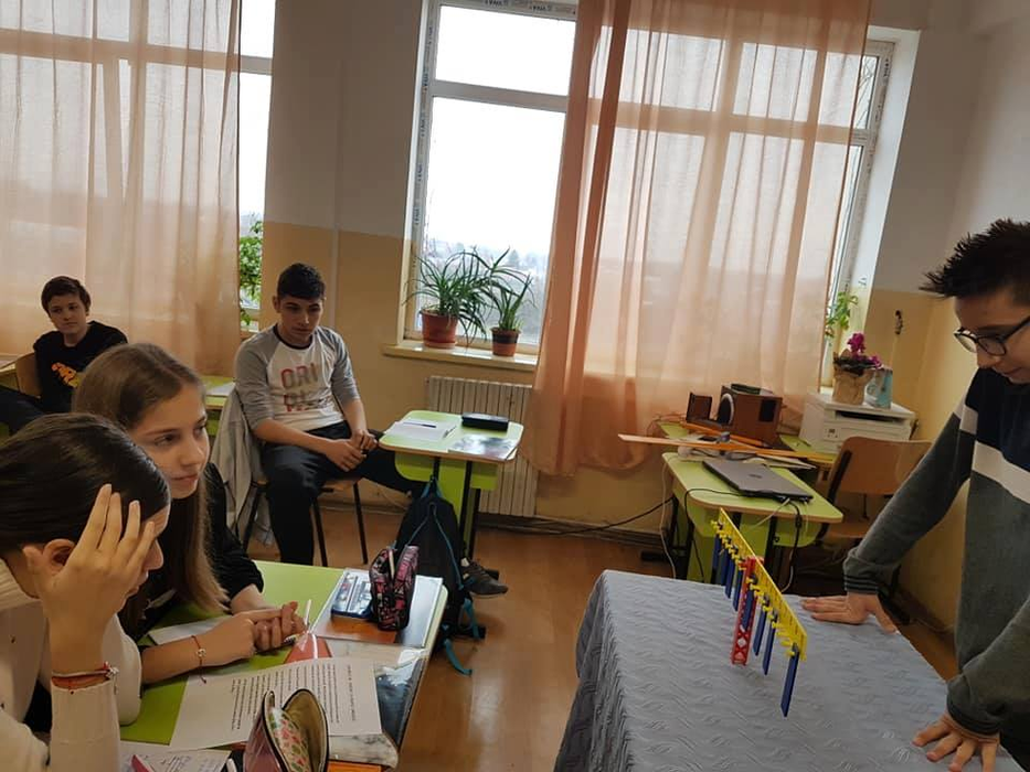 Elevii sunt încântați de noul proiect, prin care pot învăța și de acasă