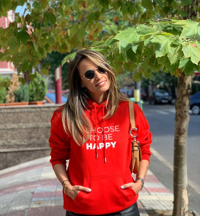 Andreea Raicu s-a pozat nemachiată la 42 de ani. Cum arată vedeta