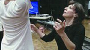 Femeia care il invata pe Michael sa danseze este romanca!