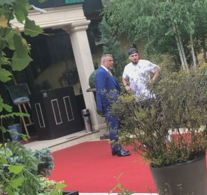 Cosmin Olăroiu a coborât la costum din Rolls și a dat bacșiș 50 €!