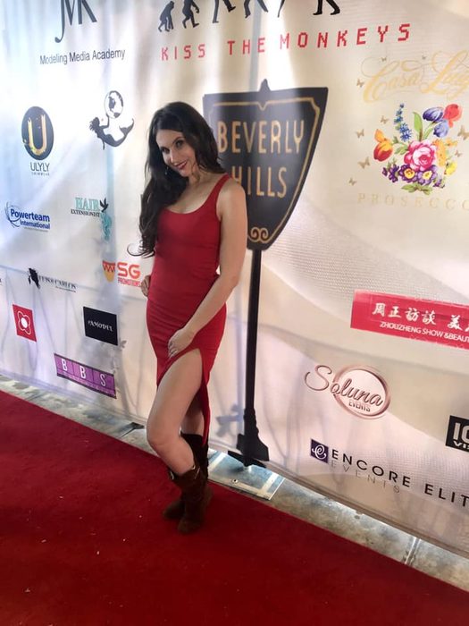 Daniela, nepoata lui Brânzoi din Las Fierbinți, este un apreciat model în Los Angeles