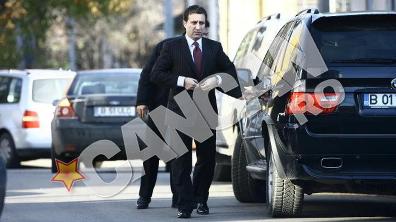 Bilantul fabuloasei inmormantari a lui Nae Nicolae: 800 de persoane, 30 de ospatari, 150 de mese, 7 preoti si 3 camioane cu flori