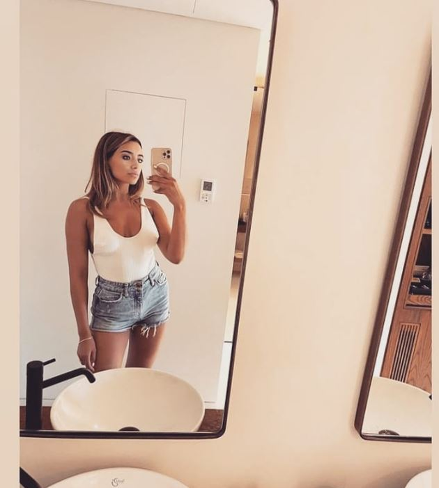 Iubita lui Dennis Man, fotbalistul aflat pe lista lui AC Milan, o adevărată bombă-sexy! Fotografii incendiare cu Alexandra Ionela, fostă Miss Arad în 2014| GALERIE FOTO