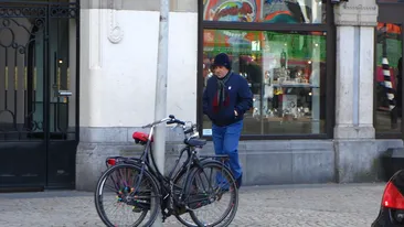 PAPARAZZII CANCAN: De nerecunoscut prin Amsterdam! Mafiotul elegant Giovani Becali s-a facut baiat de cartier!