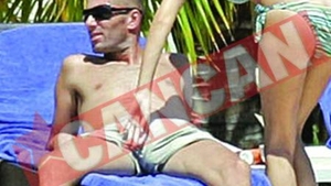 Zidane sta cu burta la soare