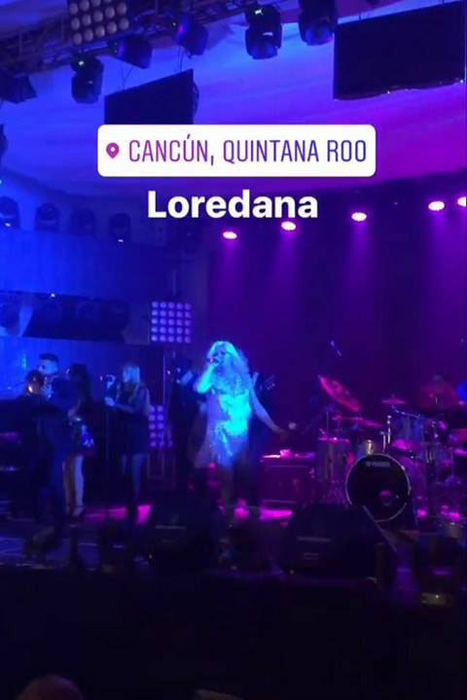 Loredana cântă la petrecere