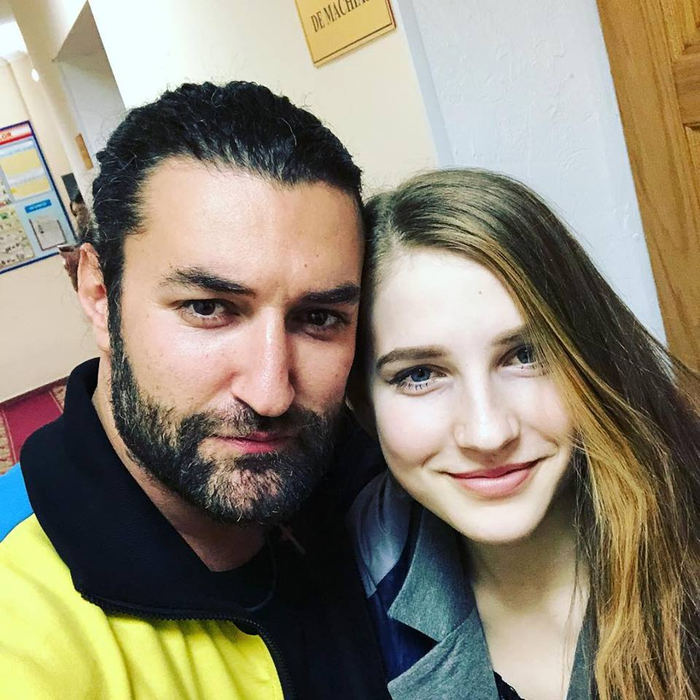 Gina Pistol și Smiley, prima apariție publică după ce s-a aflat despre mesajele dintre artist și Ana Baniciu. Gesturile prezentatoarei au spus adevărul despre relația ei