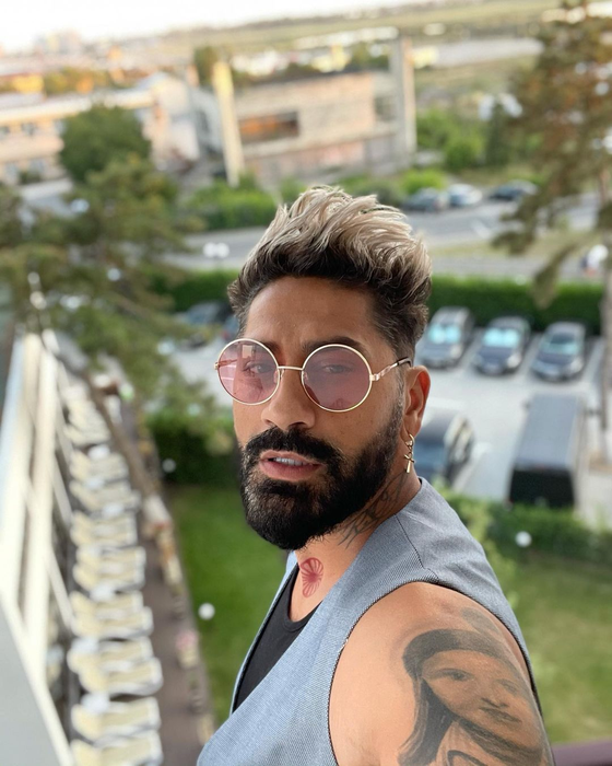 Poza șocantă publicată de Connect-R, după ce Kiss FM a renunțat la colaborarea cu el: ”Libertate!”