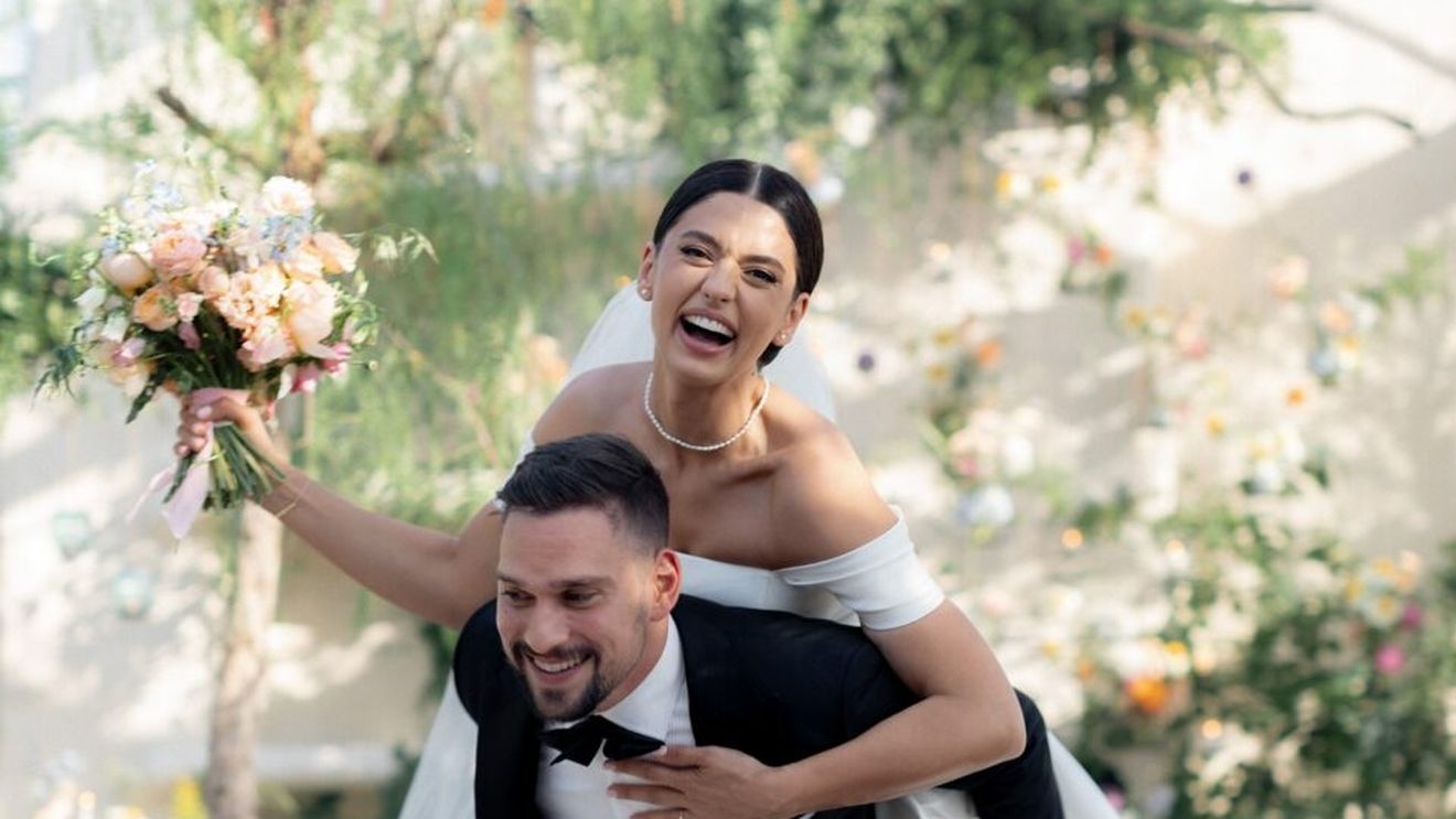 Asta-i ultima! Ce vrea să facă Oana Moșneagu cu rochia de mireasă și buchetul de la nunta ei